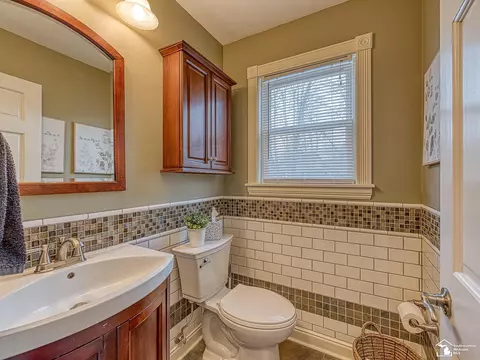 Bath - 6697 Bennington, Temperance, MI 48182 photo 1 of 5