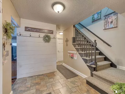 Entry Way - 6697 Bennington, Temperance, MI 48182 photo 2 of 4