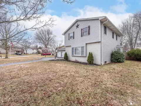Exterior - 6697 Bennington, Temperance, MI 48182 photo 2 of 12
