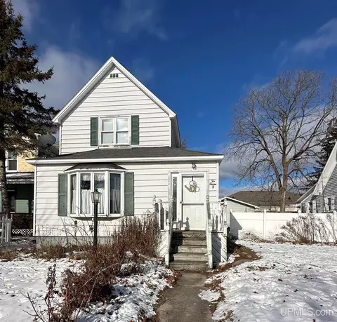 1012 Wisconsin, Gladstone, MI 49837