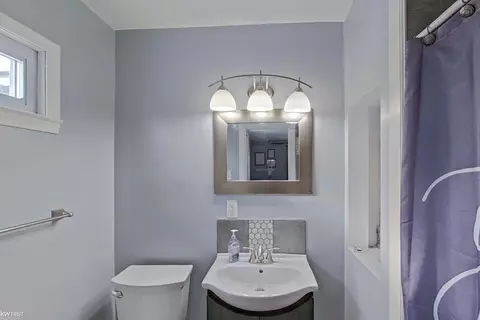 Bath - 10114 E Mt Morris, Davison, MI 48423 photo 3 of 4