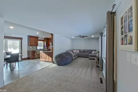 Entry Way - 10114 E Mt Morris, Davison, MI 48423 photo 2 of 3