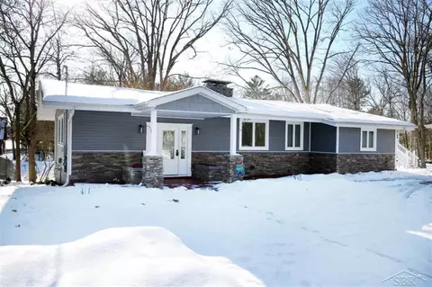 2795 N Lakeview, Sanford, MI 48657