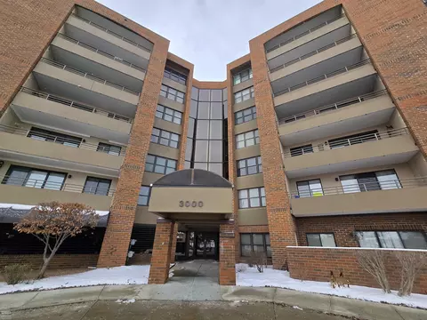 3406 Country Clb, Saint Clair Shores, MI 48082