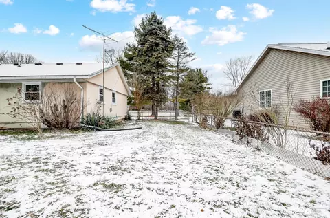 Exterior - 2341 Devonshire, Temperance, MI 48182 photo 6 of 12