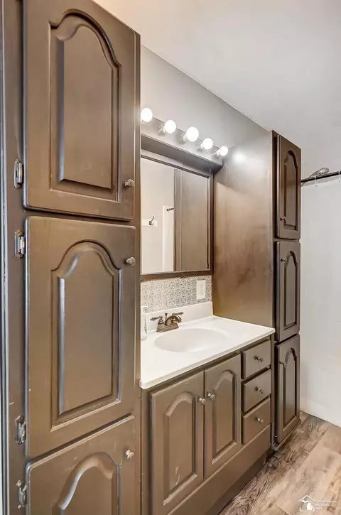 Bath - 2341 Devonshire, Temperance, MI 48182 photo 2 of 3