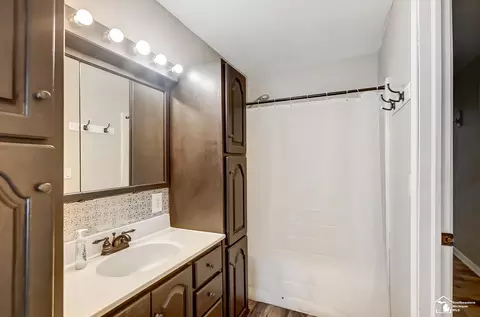 Bath - 2341 Devonshire, Temperance, MI 48182 photo 3 of 3