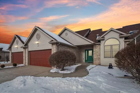 17 Willow Pt, Freeland, MI 48623