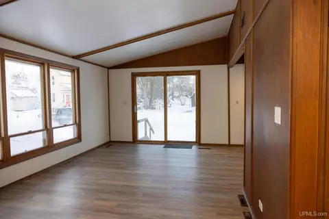 835 N N Pne, Ishpeming, MI 49849 photo 4
