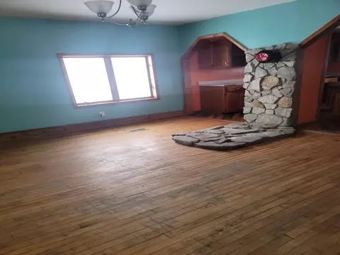 Living - 2449 Sullivan, Bad Axe, MI 48413 photo 2 of 3