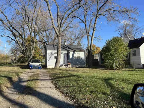 1060 W Cass, Flint, MI 48505