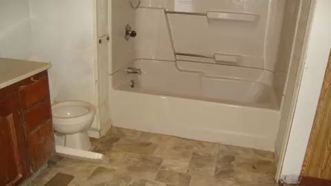 Bath - 1701 Bingham, Flint, MI 48506 photo 1 of 1