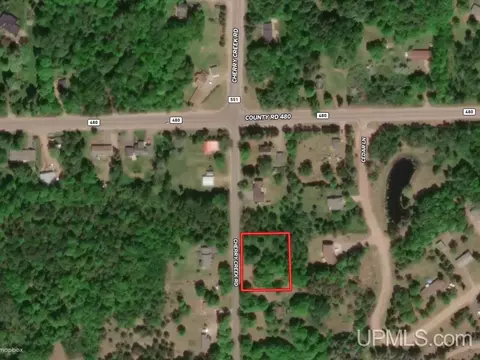 617 Cherry Crk, Marquette, MI 49855