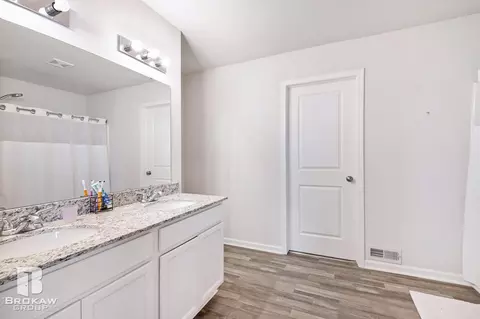Bath - 9069 Copper Rdg, Davison, MI 48423 photo 1 of 2
