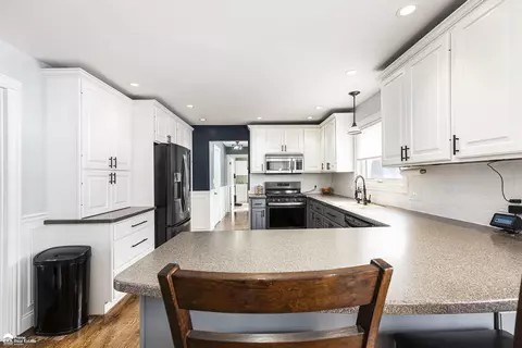 Kitchen - 3133 Beechtree, Flushing, MI 48433 photo 3 of 4