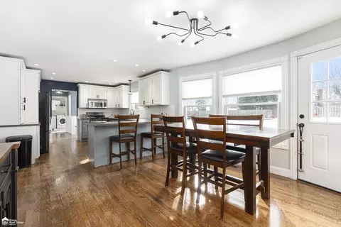 Kitchen - 3133 Beechtree, Flushing, MI 48433 photo 1 of 4
