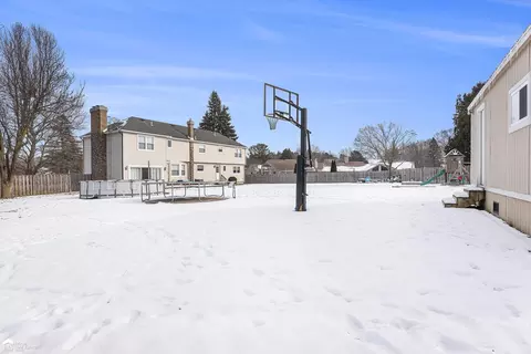 Exterior - 3133 Beechtree, Flushing, MI 48433 photo 4 of 5
