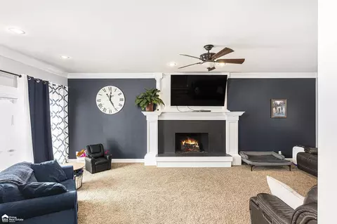 Living - 3133 Beechtree, Flushing, MI 48433 photo 1 of 3