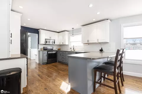 Kitchen - 3133 Beechtree, Flushing, MI 48433 photo 4 of 4