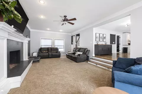 Living - 3133 Beechtree, Flushing, MI 48433 photo 3 of 3