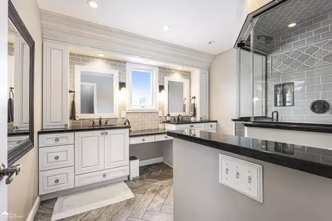 Bath - 3133 Beechtree, Flushing, MI 48433 photo 2 of 4