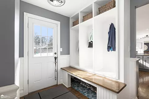 Entry Way - 3133 Beechtree, Flushing, MI 48433 photo 1 of 3