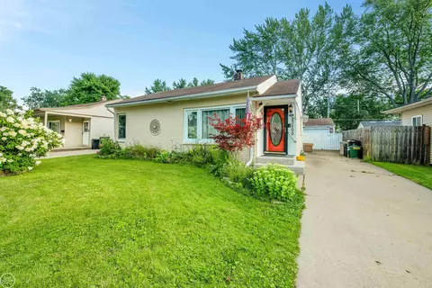 23800 Deziel, Saint Clair Shores, MI 48082