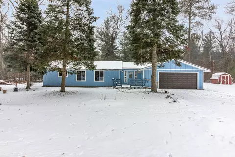 6521 S Forest Lk, Alger, MI 48610