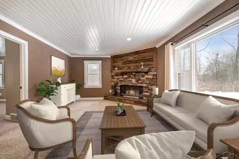 Living - 12675 Spencer, Hemlock, MI 48626 photo 2 of 2