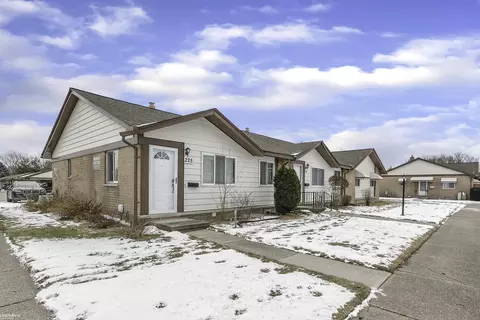 8401 18 Mile #225, Sterling Heights, MI 48313