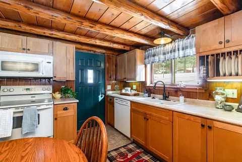 Kitchen - 2501 Pine Rdg, Lupton, MI 48635 photo 4 of 4