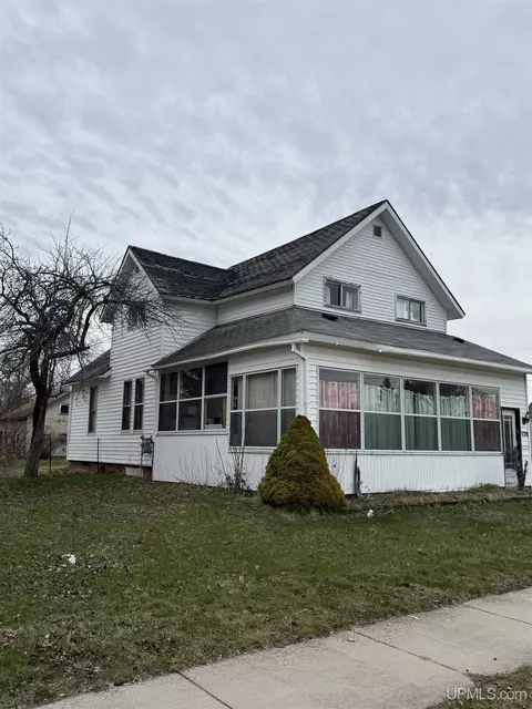 520 Michigan, Manistique, MI 49854