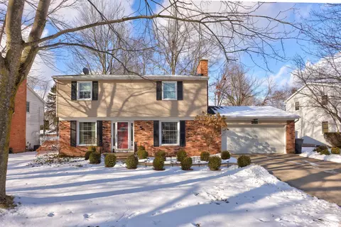 3811 Chestnut Hl, Midland, MI 48642