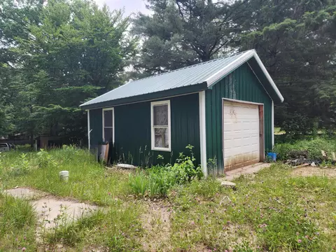 1694 Hampton, Harrison, MI 48625 photo 2