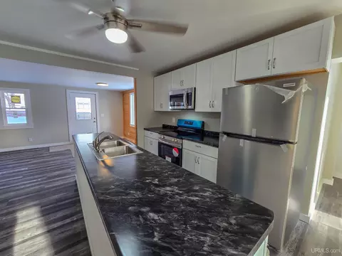 112 Pine, Munising, MI 49862 photo 3