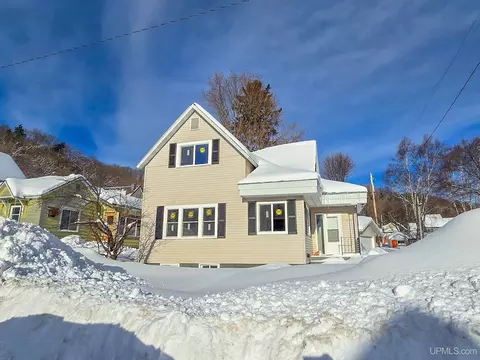 112 Pine, Munising, MI 49862