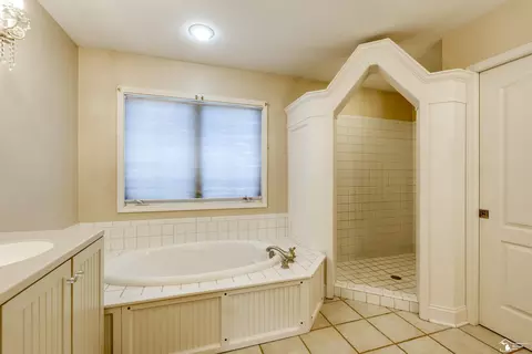 1416 Castlebury, Temperance, MI 48182 photo 36