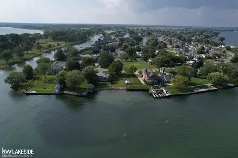 37384 Lakeshore, Harrison Township, MI 48045