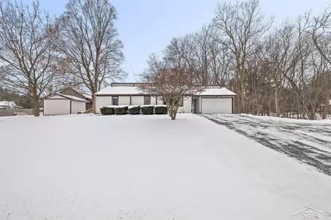 3095 N N Riv, Saginaw, MI 48609