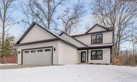 941 S Crooked Tree, Midland, MI 48640