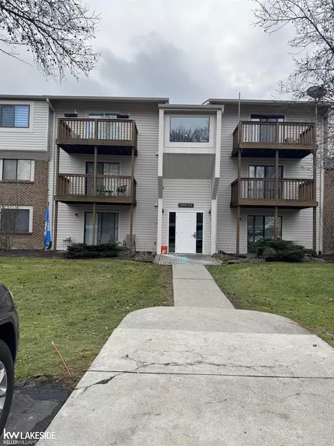 30052 W 12 Mile #70, Farmington Hills, MI 48334