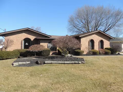 29338 S Seaway, Harrison Township, MI 48045