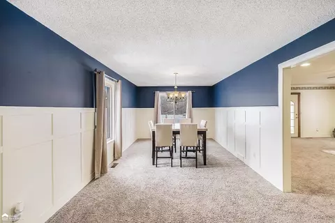Dining - 5092 Mobile, Flint, MI 48507 photo 3 of 3