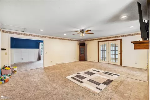 Living - 5092 Mobile, Flint, MI 48507 photo 3 of 6