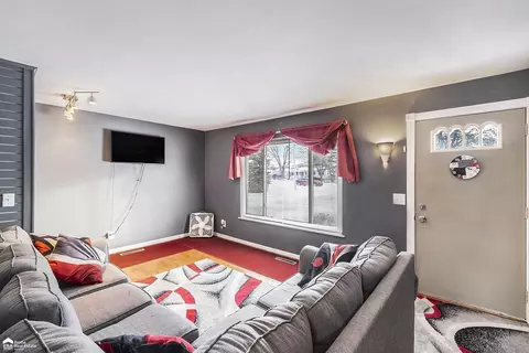 Living - 5092 Mobile, Flint, MI 48507 photo 5 of 6