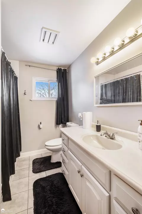 Bath - 5092 Mobile, Flint, MI 48507 photo 1 of 3