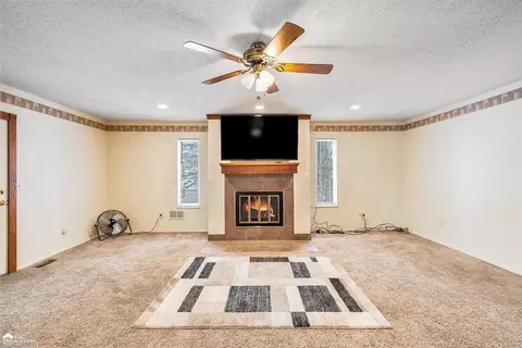 Living - 5092 Mobile, Flint, MI 48507 photo 2 of 6