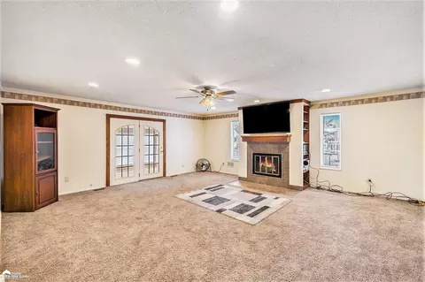 Living - 5092 Mobile, Flint, MI 48507 photo 1 of 6
