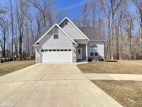 Exterior - 1107 Beth, Algonac, MI 48001 photo 2 of 13