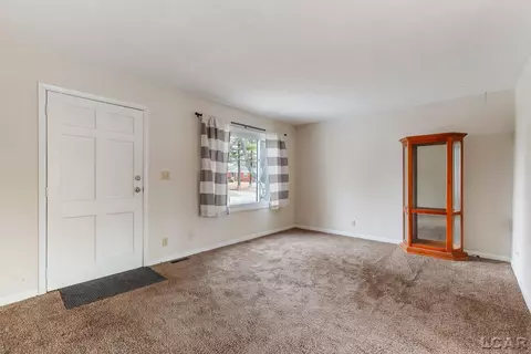 Living - 1006 Willow, Tecumseh, MI 49286 photo 3 of 4
